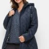 Sheego Steppjacke Mit Kapuze Und Bedrucktem Futter 1 Sheego Steppjacke Mit Kapuze Und Bedrucktem Futter -Sheego Verkaufsgeschäft 14687400035 04MBF 02 SH