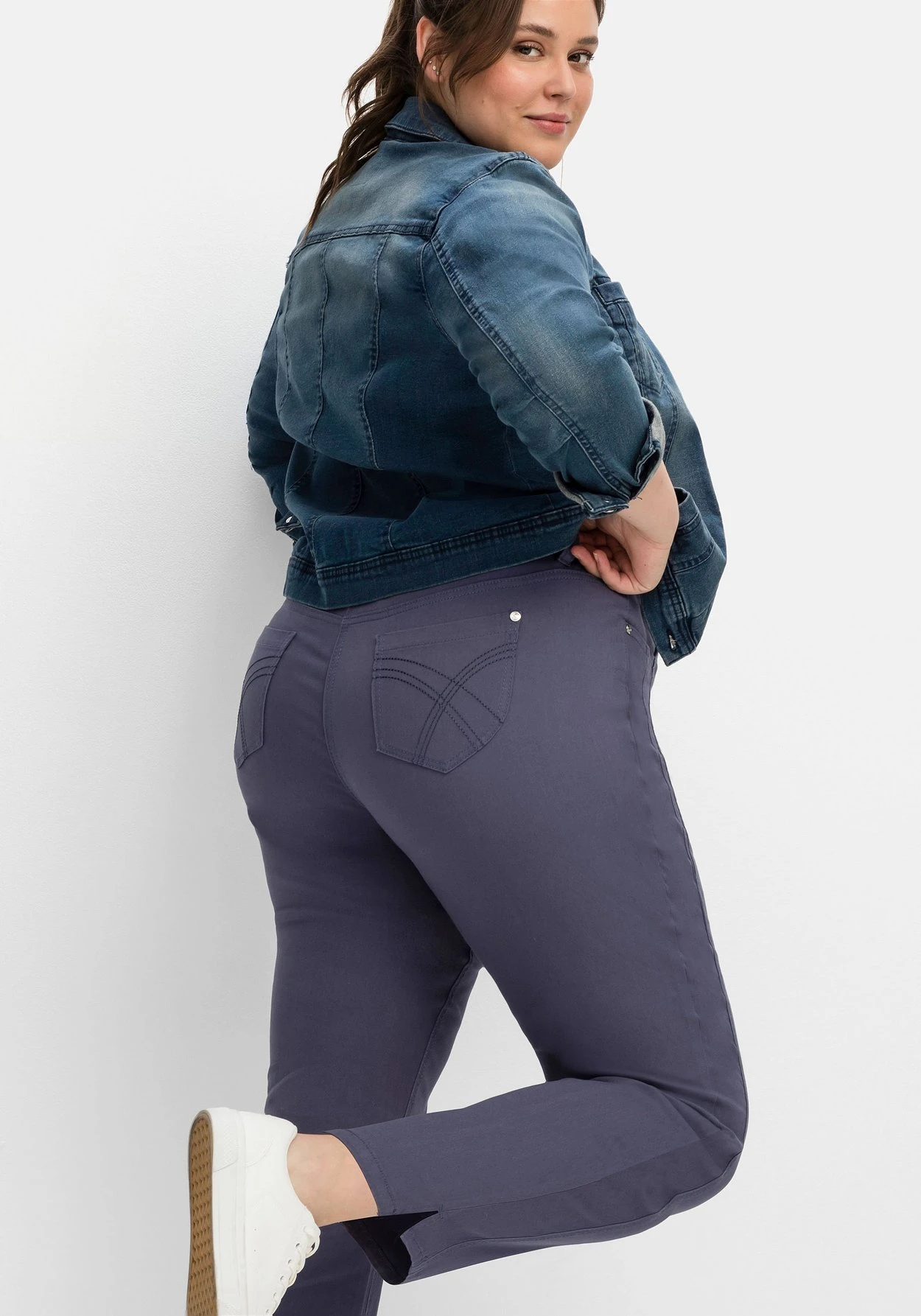 Sheego Gerade Twillhose In Knöchelbedeckender Länge 9 Sheego Gerade Twillhose In Knöchelbedeckender Länge – Bild 7