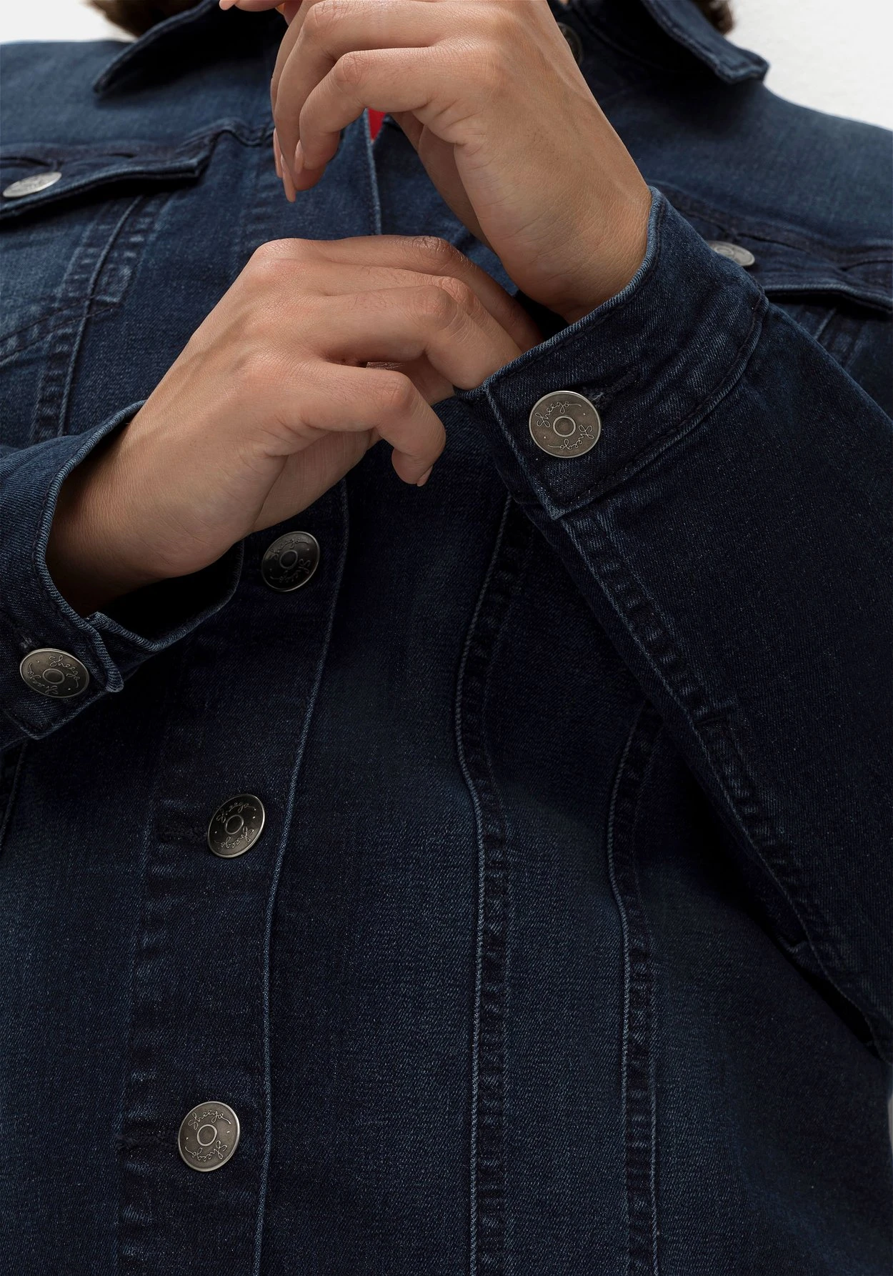 Sheego Jeansjacke In Taillierter Form, Mit Brusttaschen 7 Sheego Jeansjacke In Taillierter Form, Mit Brusttaschen – Bild 5