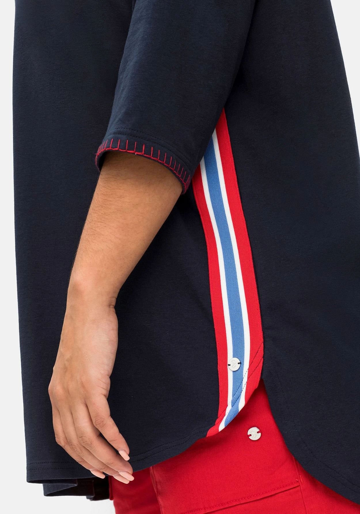 Sheego Longshirt Mit Galonstreifen Seitlich 7 Sheego Longshirt Mit Galonstreifen Seitlich – Bild 5