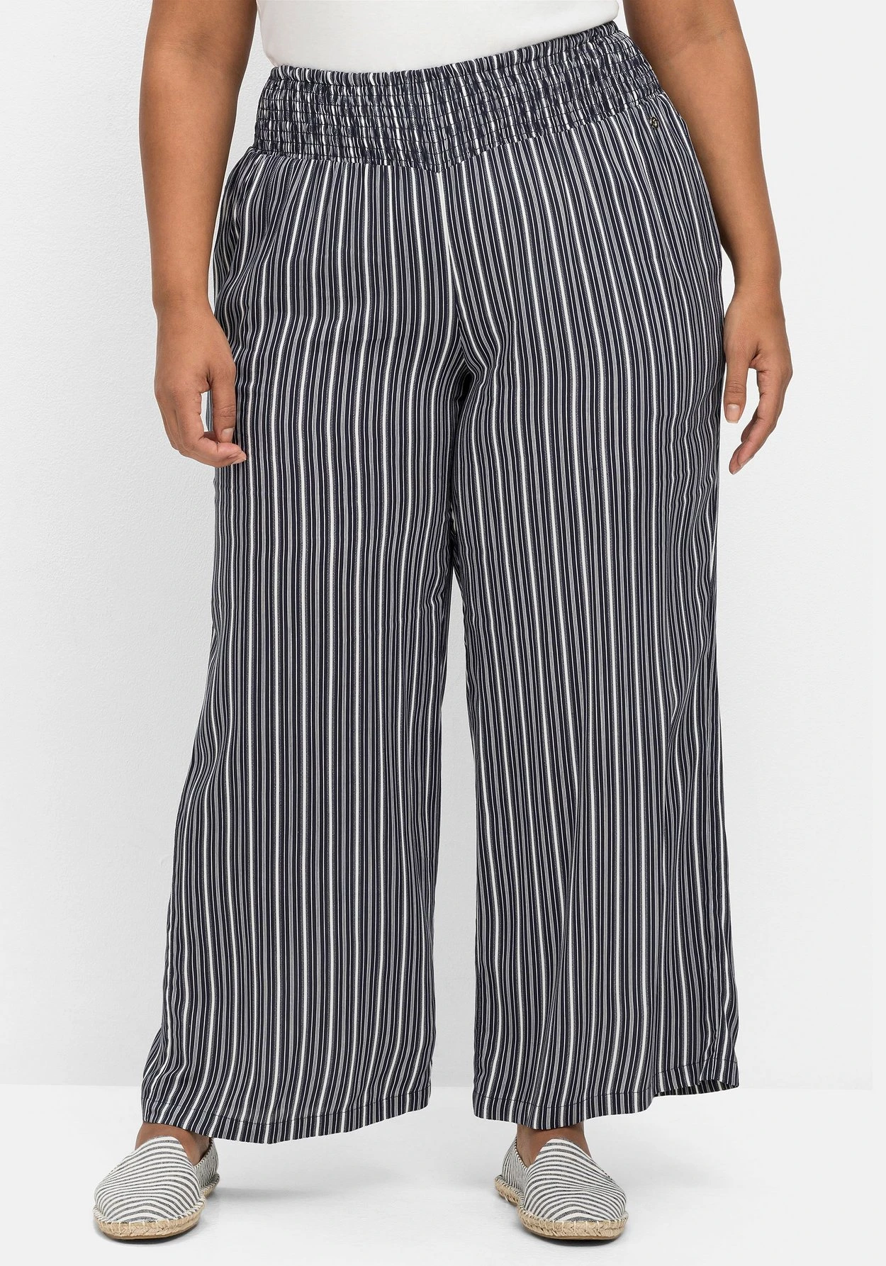 Sheego Gestreifte Strandhose Mit Weitem Bein 8 Sheego Gestreifte Strandhose Mit Weitem Bein – Bild 6