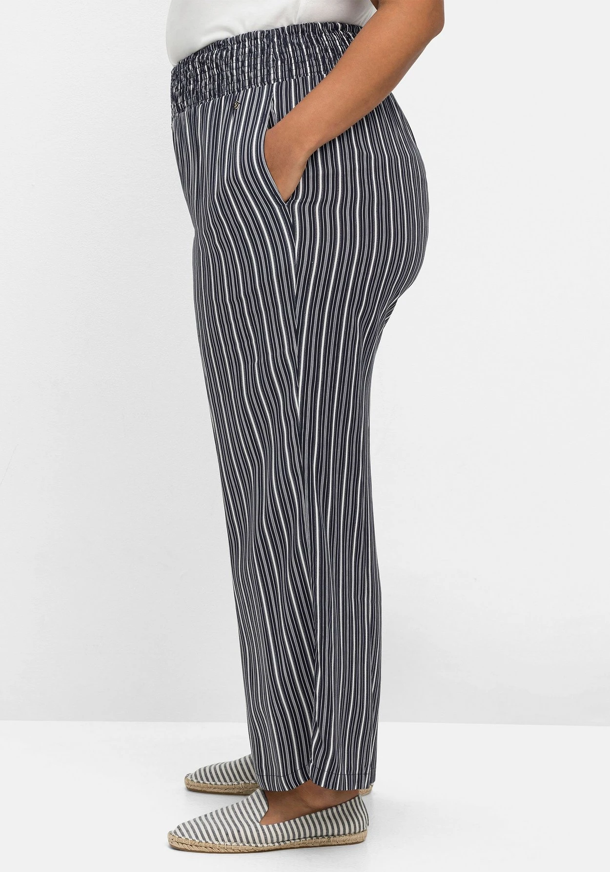 Sheego Gestreifte Strandhose Mit Weitem Bein 4 Sheego Gestreifte Strandhose Mit Weitem Bein – Bild 2