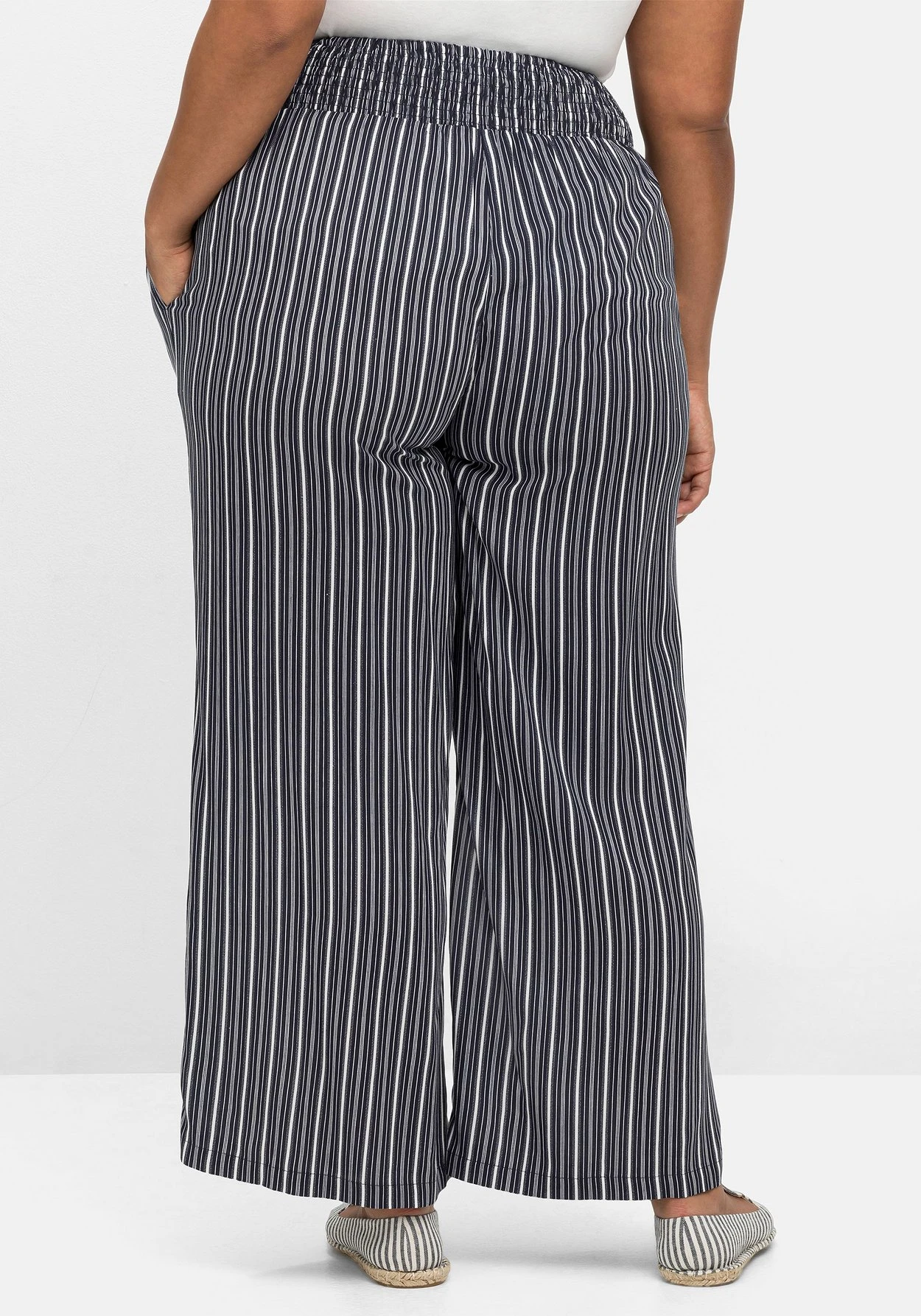 Sheego Gestreifte Strandhose Mit Weitem Bein 5 Sheego Gestreifte Strandhose Mit Weitem Bein – Bild 3