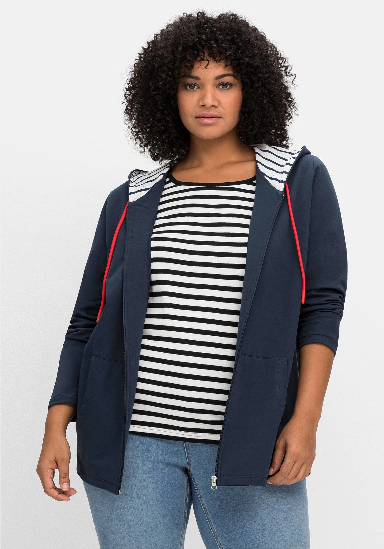 Sheego Sweatjacke Mit Innen Gestreifter Kapuze 3 Sheego Sweatjacke Mit Innen Gestreifter Kapuze