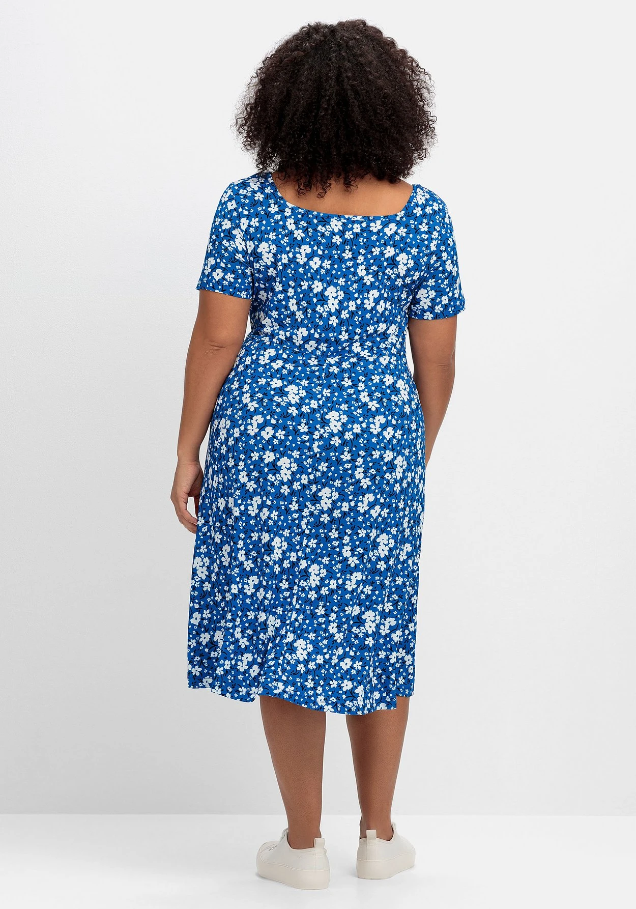 Jerseykleid Mit Blumendruck Und Herzausschnitt 5 Jerseykleid Mit Blumendruck Und Herzausschnitt – Bild 3