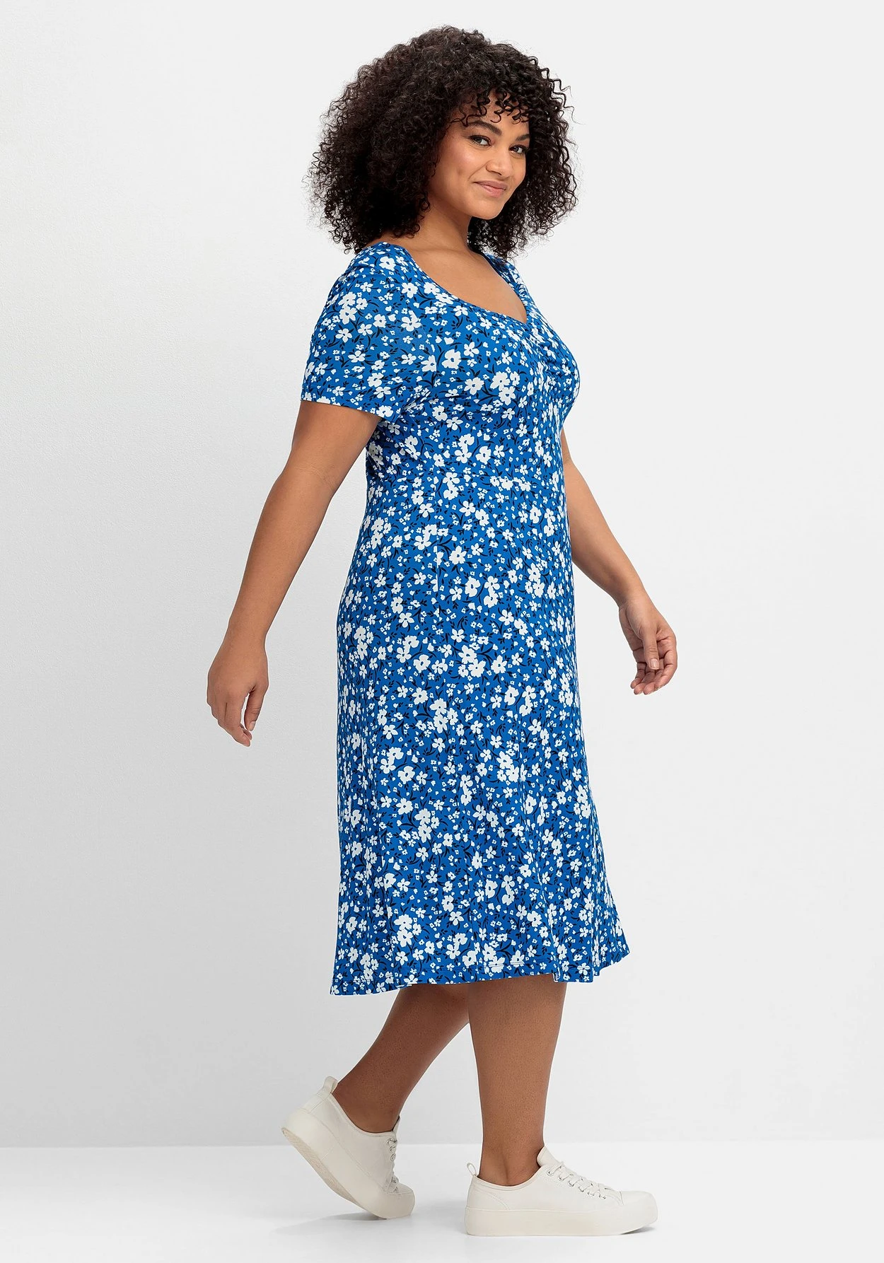 Jerseykleid Mit Blumendruck Und Herzausschnitt 4 Jerseykleid Mit Blumendruck Und Herzausschnitt – Bild 2