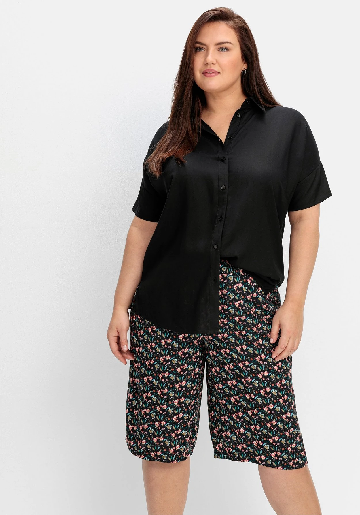 Sheego Weite Bermudas Mit Smokbund, Aus Viskose 9 Sheego Weite Bermudas Mit Smokbund, Aus Viskose – Bild 7