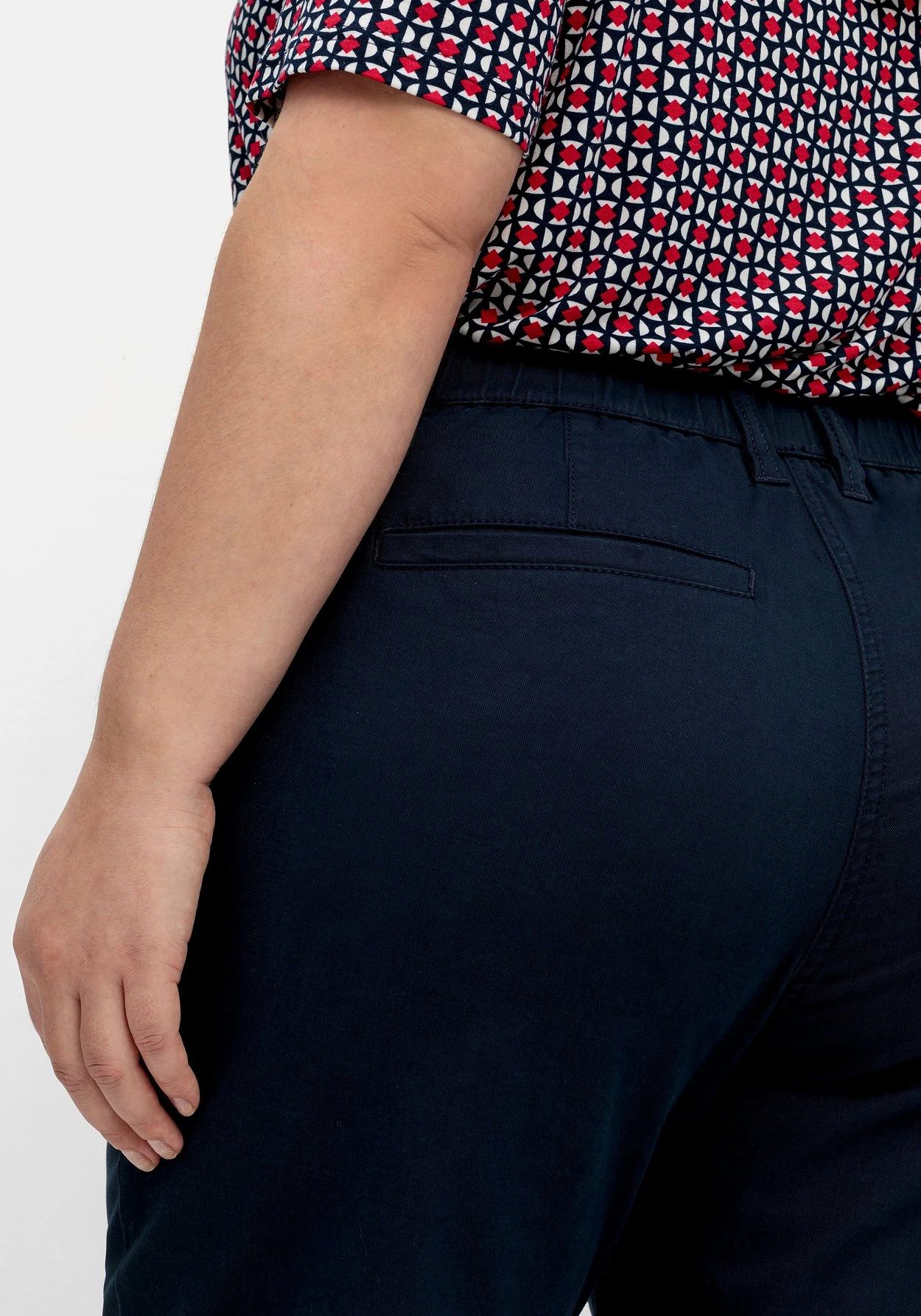 Sheego 7/8-Cargohose Mit Gummibund Und Elastischem Saum 8 Sheego 7/8-Cargohose Mit Gummibund Und Elastischem Saum – Bild 6