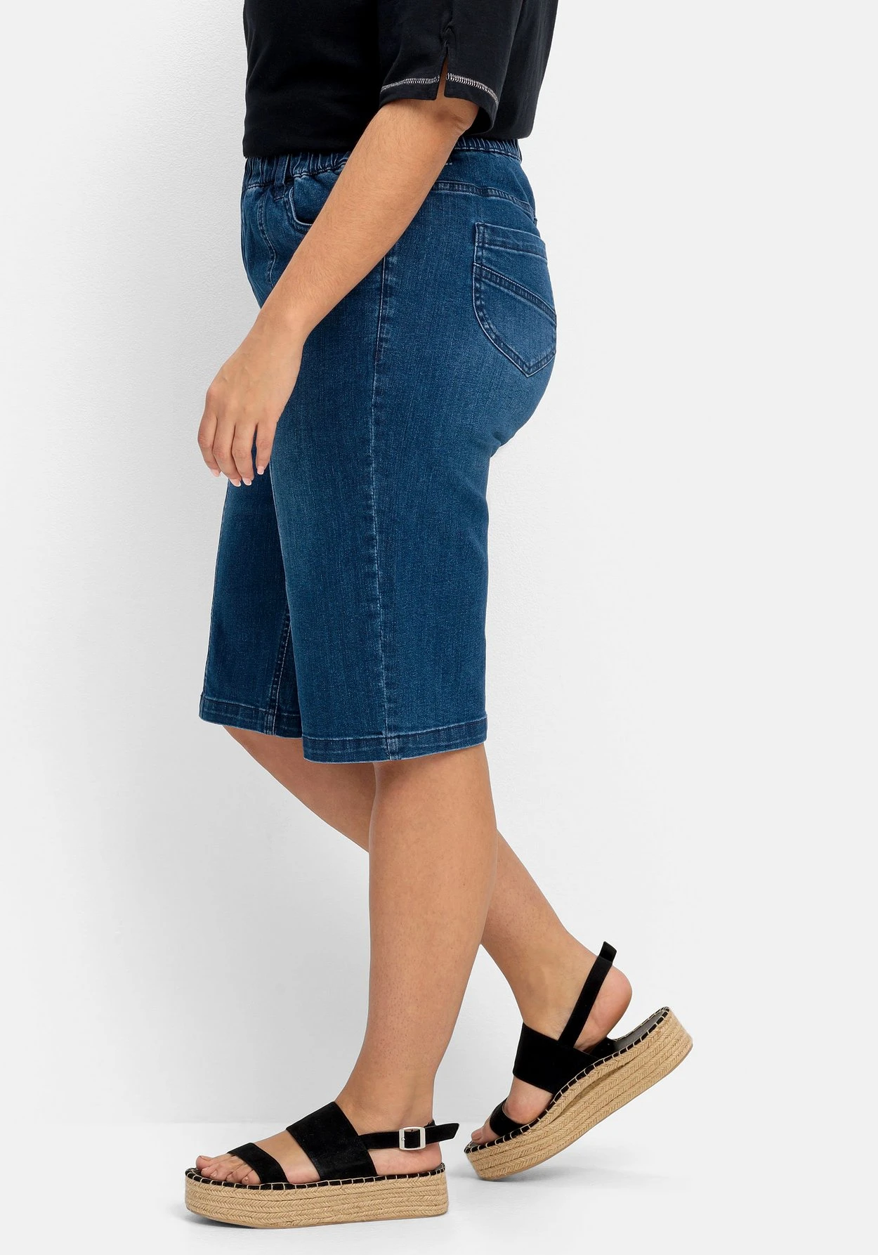 Sheego Jeans-Bermudas Mit Gummibund Und Teilungsnähten 4 Sheego Jeans-Bermudas Mit Gummibund Und Teilungsnähten – Bild 2