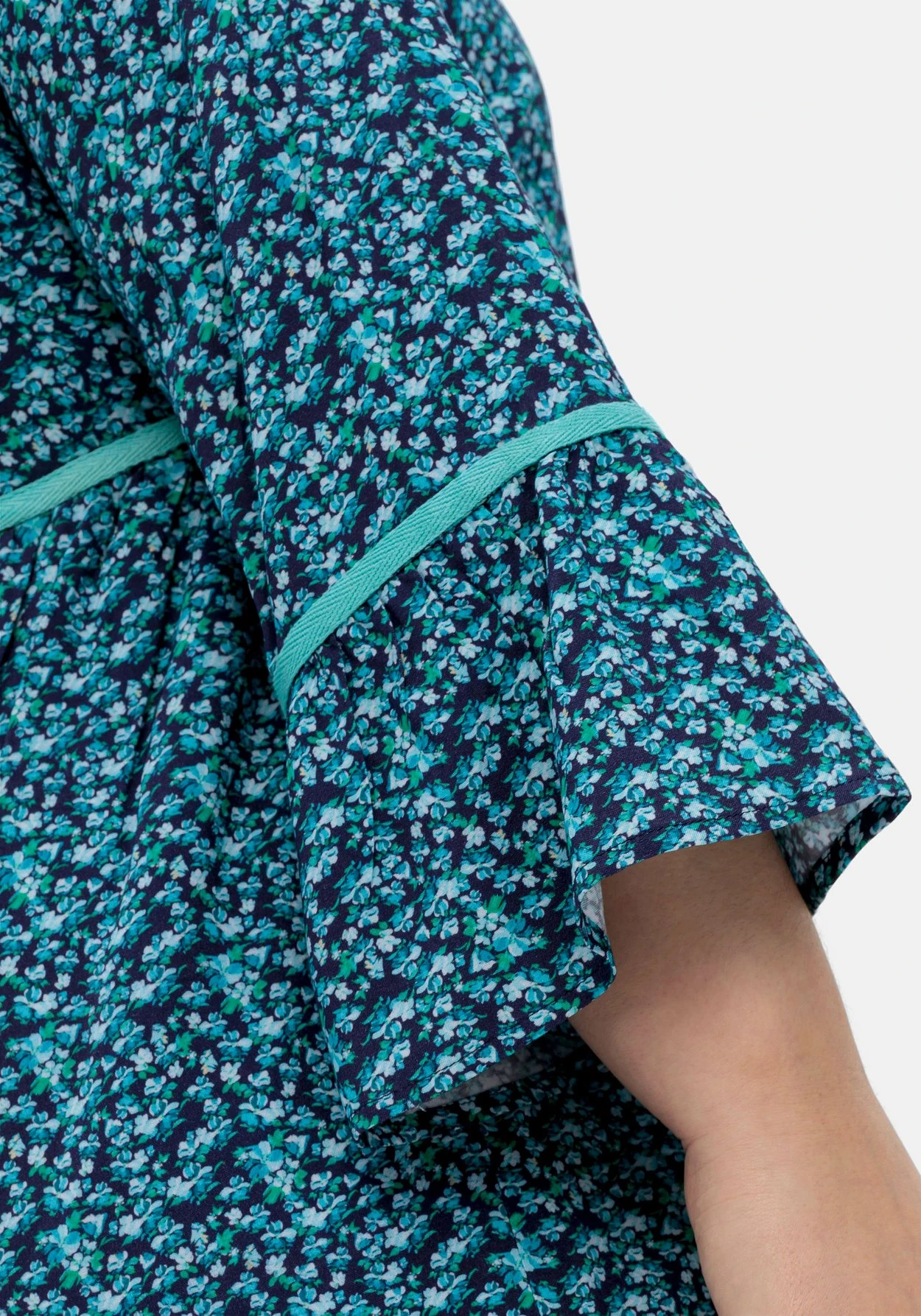 Sheego Tunika Mit Blumenprint Und 3/4-Arm 7 Sheego Tunika Mit Blumenprint Und 3/4-Arm – Bild 5