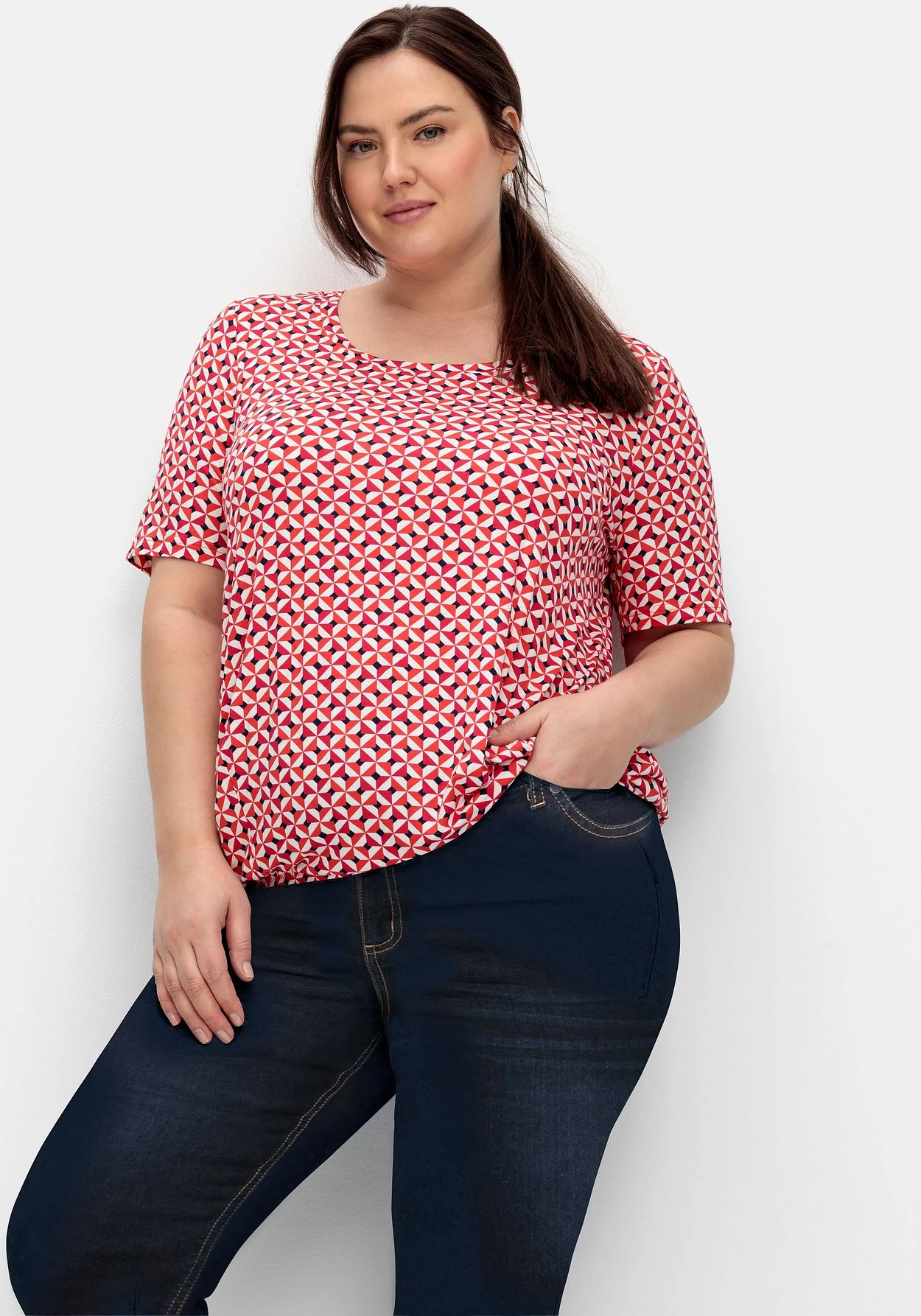 Sheego Shirt Mit Grafischem Muster Und Saumgummi 3 Sheego Shirt Mit Grafischem Muster Und Saumgummi