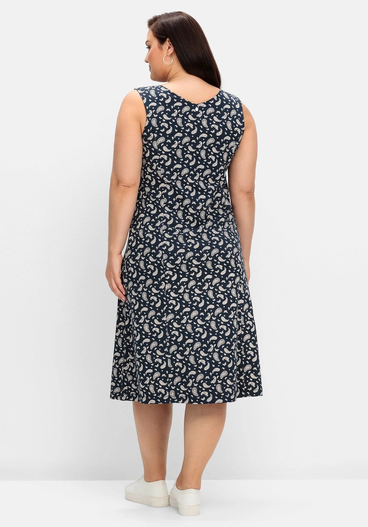 Sheego Jerseykleid In Midilänge, Mit Paisleydruck 5 Sheego Jerseykleid In Midilänge, Mit Paisleydruck – Bild 3