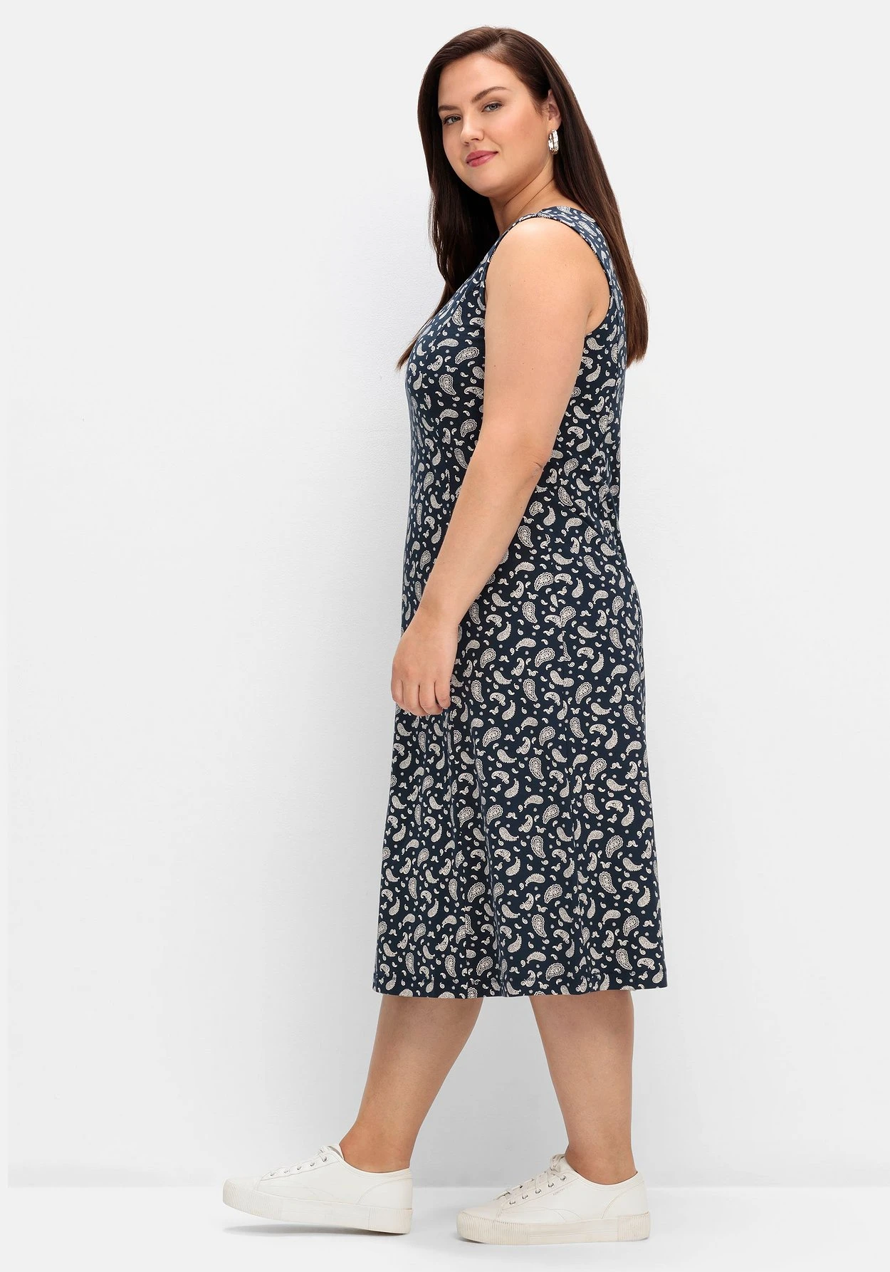 Sheego Jerseykleid In Midilänge, Mit Paisleydruck 4 Sheego Jerseykleid In Midilänge, Mit Paisleydruck – Bild 2