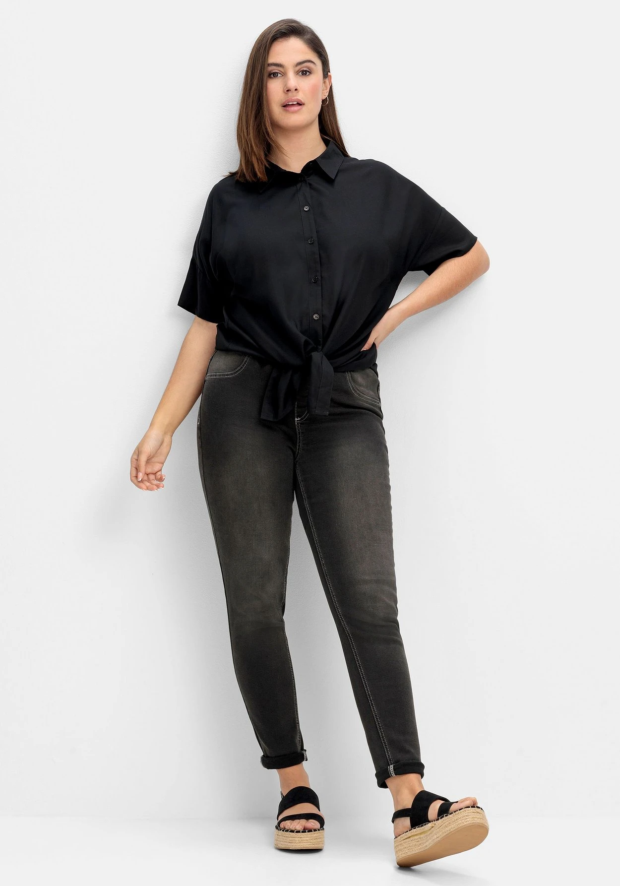 Sheego Bluse Mit überschnittenen Schultern 6 Sheego Bluse Mit überschnittenen Schultern – Bild 4