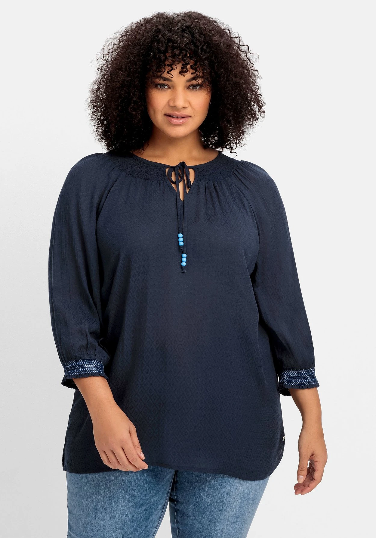 Sheego Tunika Mit Smok-Ausschnitt Und 3/4-Ärmeln 3 Sheego Tunika Mit Smok-Ausschnitt Und 3/4-Ärmeln