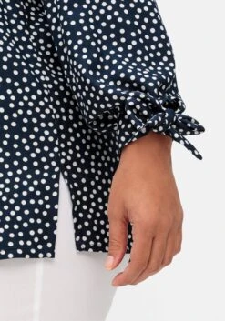 Gepunktete Crêpebluse Mit Bindeband Am Arm 11 Gepunktete Crêpebluse Mit Bindeband Am Arm -Sheego Verkaufsgeschäft 14969002119 04T8E 01 SH