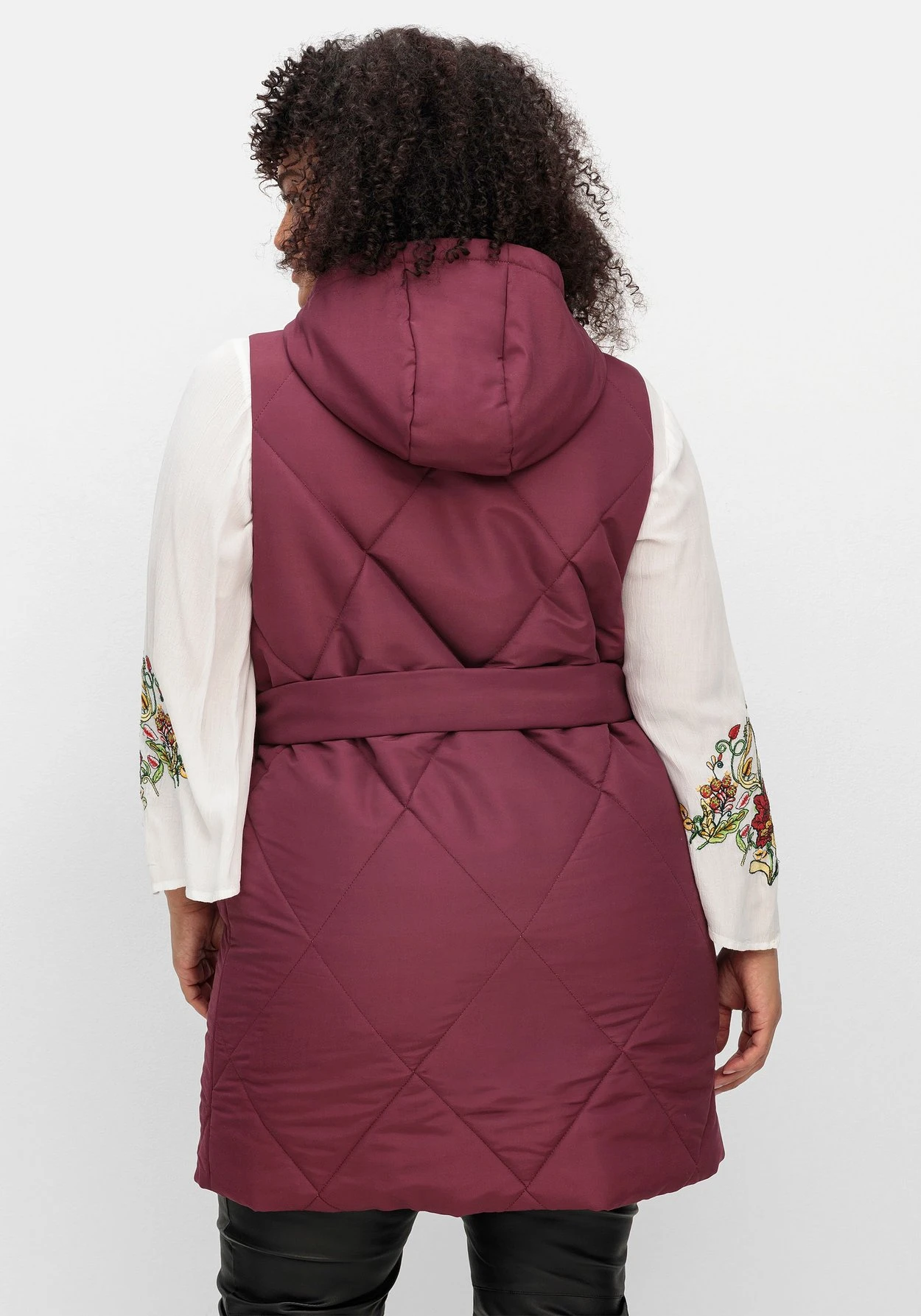 Kapuzensteppweste Mit Bindegürtel 4 Kapuzensteppweste Mit Bindegürtel – Bild 2