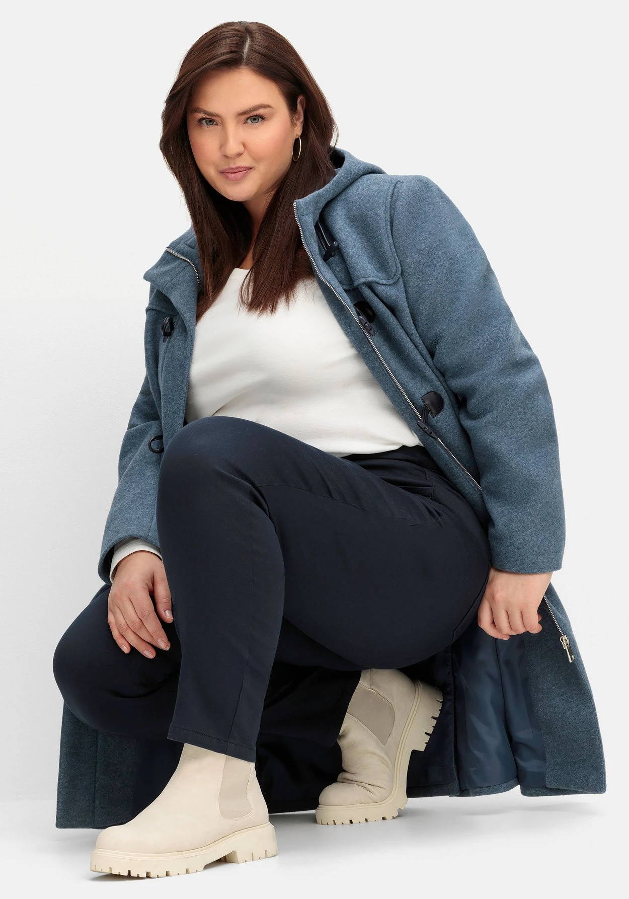 Sheego Schmale Twillhose Im 5-Pocket-Stil, Mit Ziernähten 7 Sheego Schmale Twillhose Im 5-Pocket-Stil, Mit Ziernähten – Bild 5