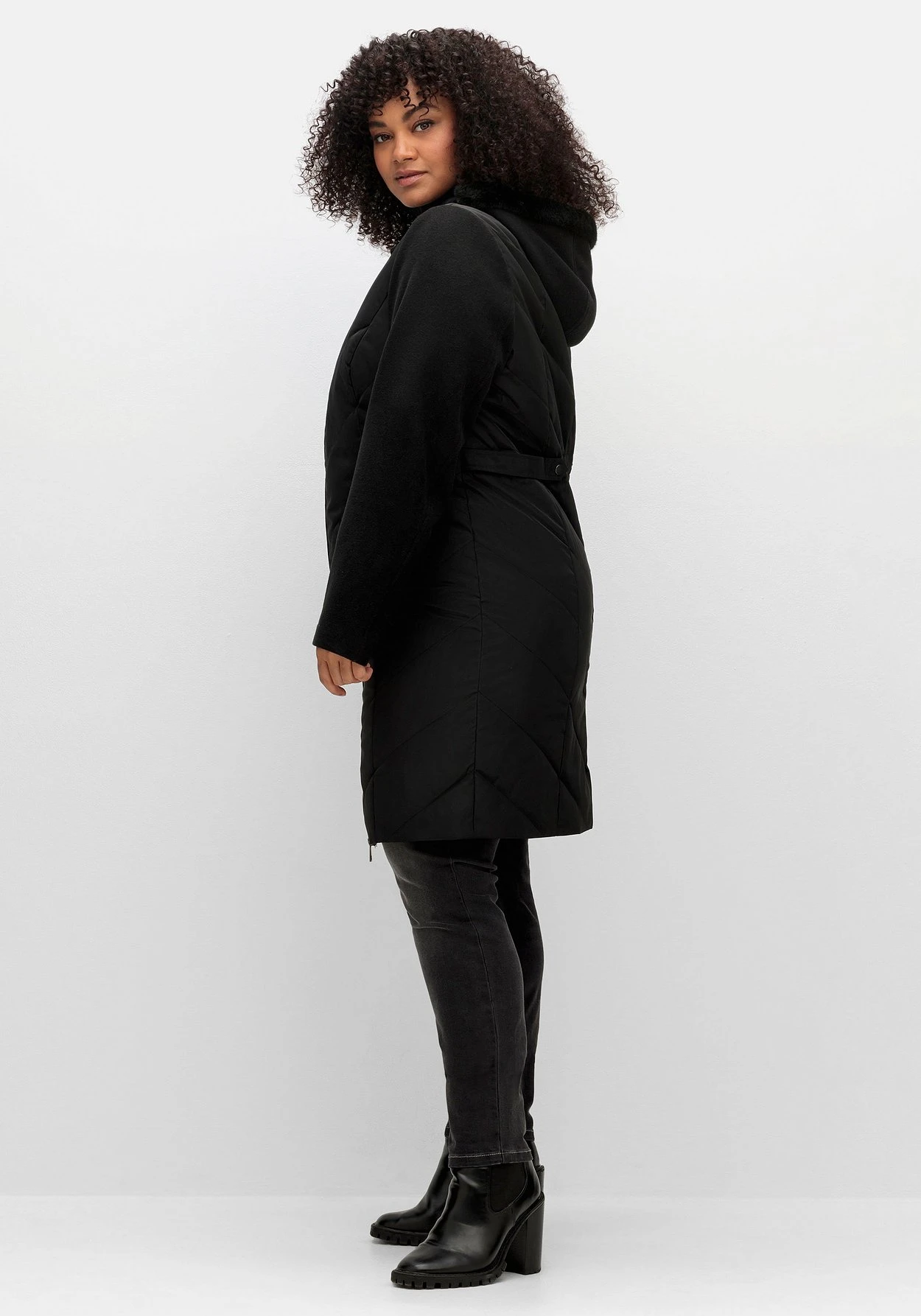 Sheego Lange Steppjacke Mit Kapuze, Im Materialmix 4 Sheego Lange Steppjacke Mit Kapuze, Im Materialmix – Bild 2