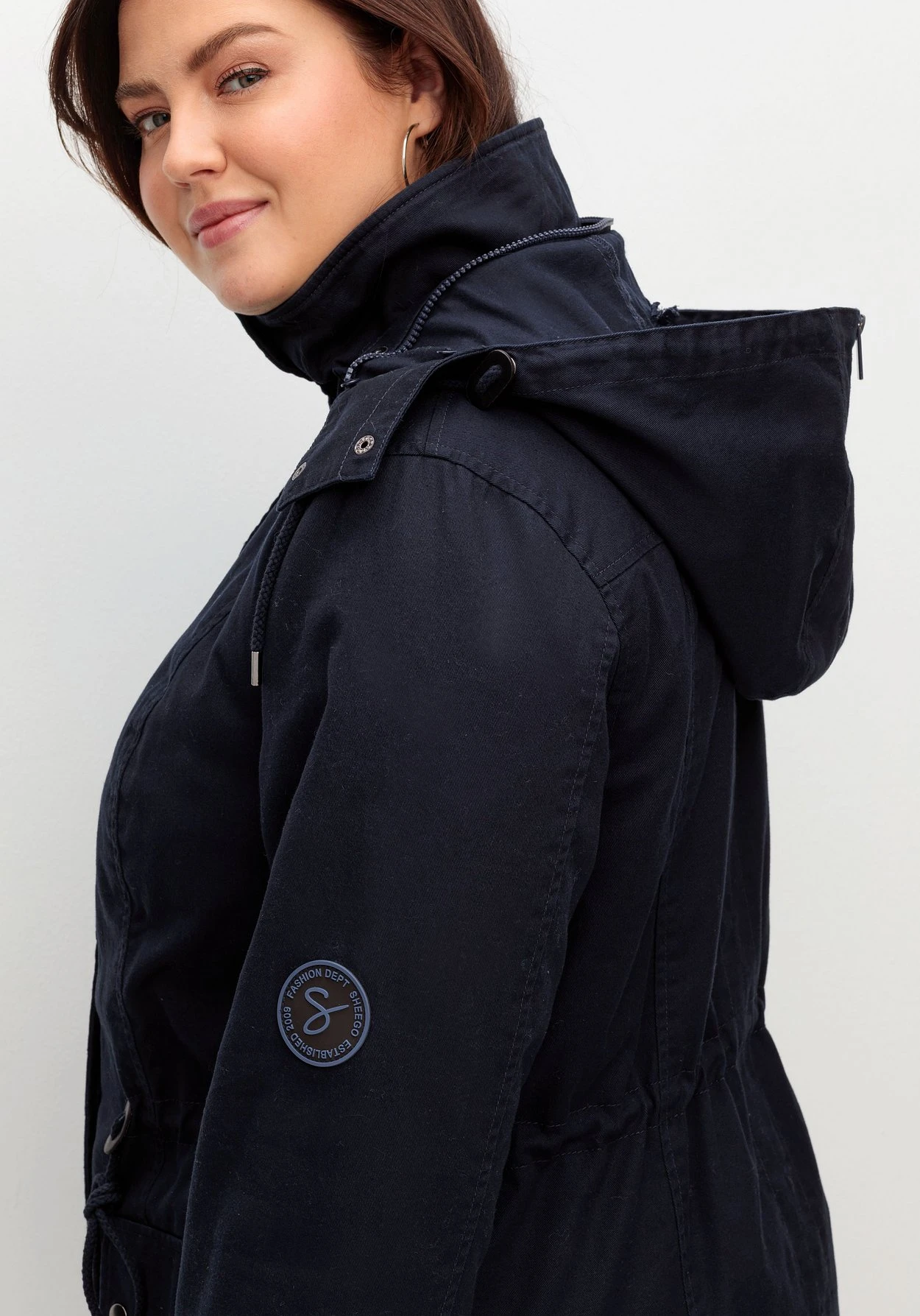 Sheego Warm Wattierter Parka Mit Taillen-Tunnelzug 8 Sheego Warm Wattierter Parka Mit Taillen-Tunnelzug – Bild 6