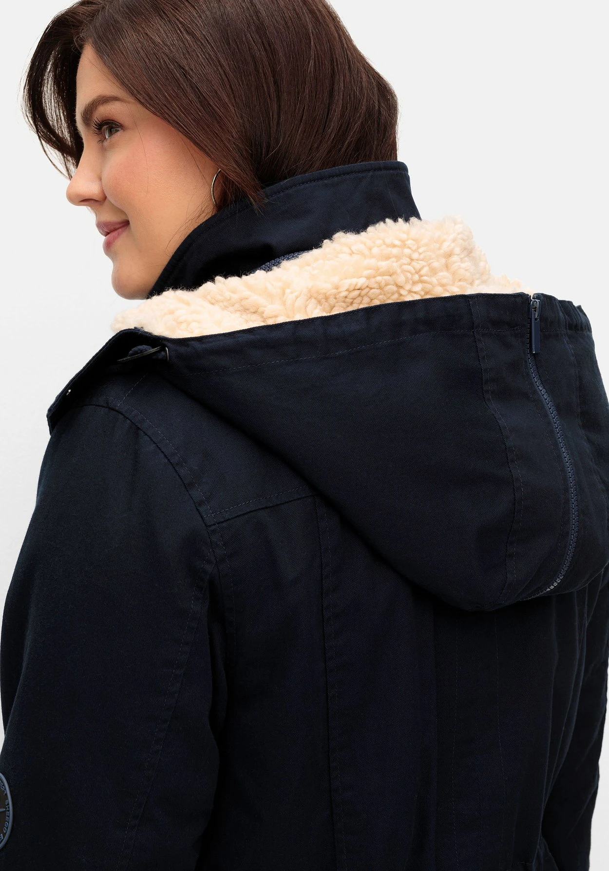 Sheego Warm Wattierter Parka Mit Taillen-Tunnelzug 7 Sheego Warm Wattierter Parka Mit Taillen-Tunnelzug – Bild 5