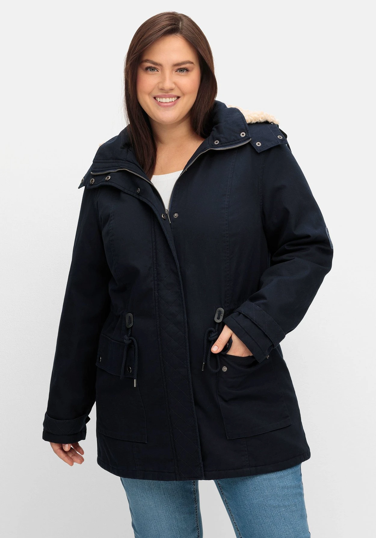 Sheego Warm Wattierter Parka Mit Taillen-Tunnelzug 6 Sheego Warm Wattierter Parka Mit Taillen-Tunnelzug – Bild 4