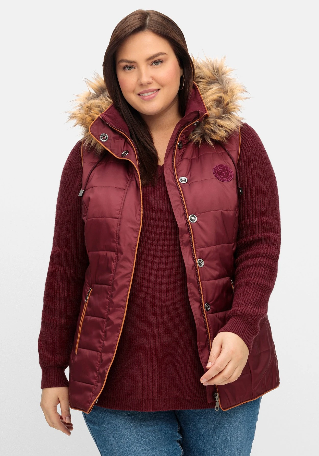 Sheego Steppweste Mit Abnehmbarer Fellimitat-Kapuze 3 Sheego Steppweste Mit Abnehmbarer Fellimitat-Kapuze