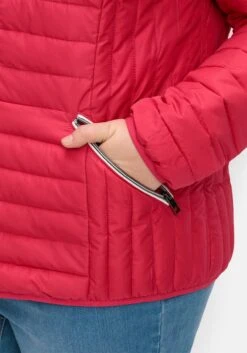 Sheego Leichte Steppjacke Mit Abnehmbarer Kapuze 12 Sheego Leichte Steppjacke Mit Abnehmbarer Kapuze -Sheego Verkaufsgeschäft 14999300245 04TVN 02 SH