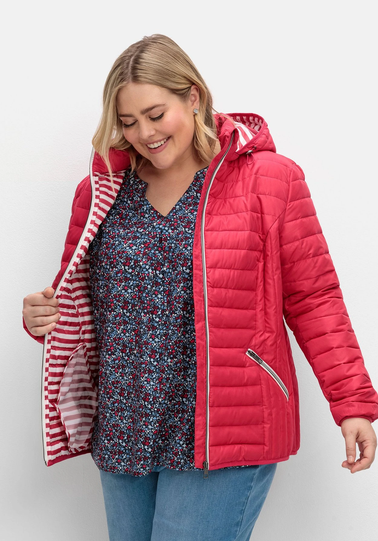 Sheego Leichte Steppjacke Mit Abnehmbarer Kapuze 8 Sheego Leichte Steppjacke Mit Abnehmbarer Kapuze – Bild 6
