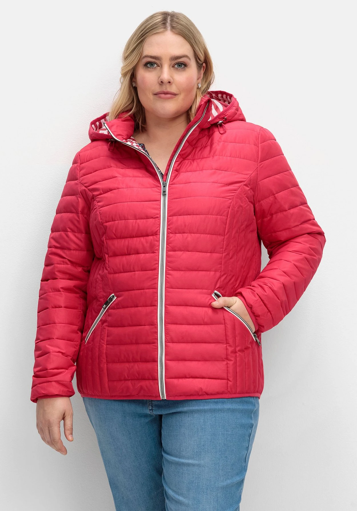 Sheego Leichte Steppjacke Mit Abnehmbarer Kapuze 3 Sheego Leichte Steppjacke Mit Abnehmbarer Kapuze