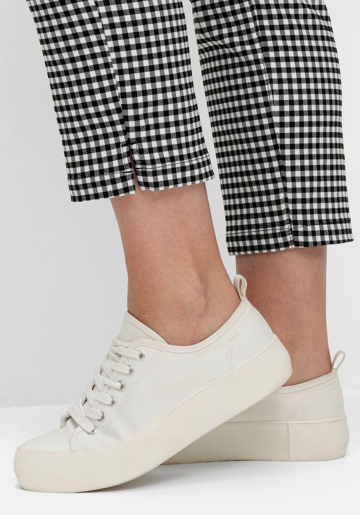 Sheego Schmale Bengalin-Hose In Anklelänge, Mit Karomuster 8 Sheego Schmale Bengalin-Hose In Anklelänge, Mit Karomuster – Bild 6