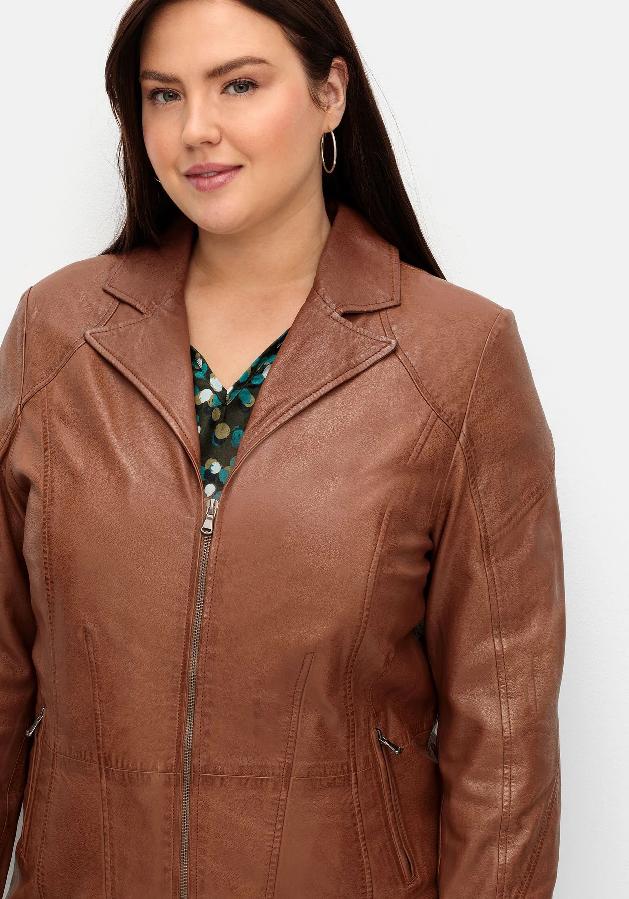 Sheego Lange Lederjacke Aus Lammnappa, Mit Reverskragen 7 Sheego Lange Lederjacke Aus Lammnappa, Mit Reverskragen – Bild 5