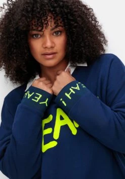 Oversize-Sweatshirt Mit Statement-Frontdruck 12 Oversize-Sweatshirt Mit Statement-Frontdruck -Sheego Verkaufsgeschäft 15043801056 04XM1 02 SH