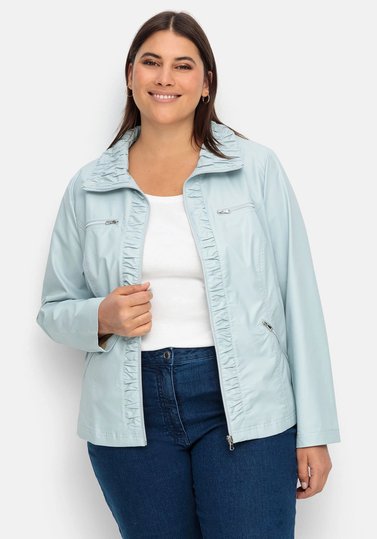 Sheego Jacke In Lederoptik, Mit Gerafften Details 3 Sheego Jacke In Lederoptik, Mit Gerafften Details