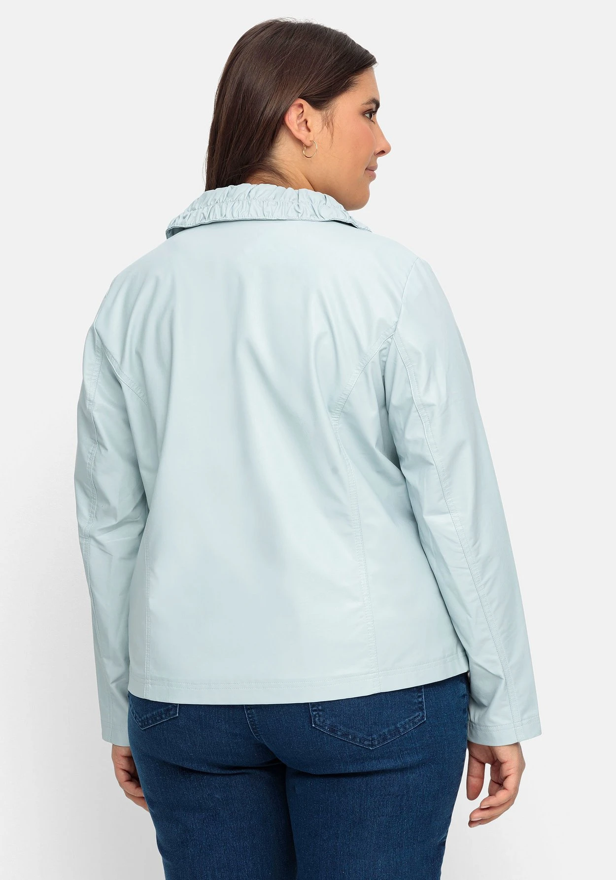 Sheego Jacke In Lederoptik, Mit Gerafften Details 4 Sheego Jacke In Lederoptik, Mit Gerafften Details – Bild 2