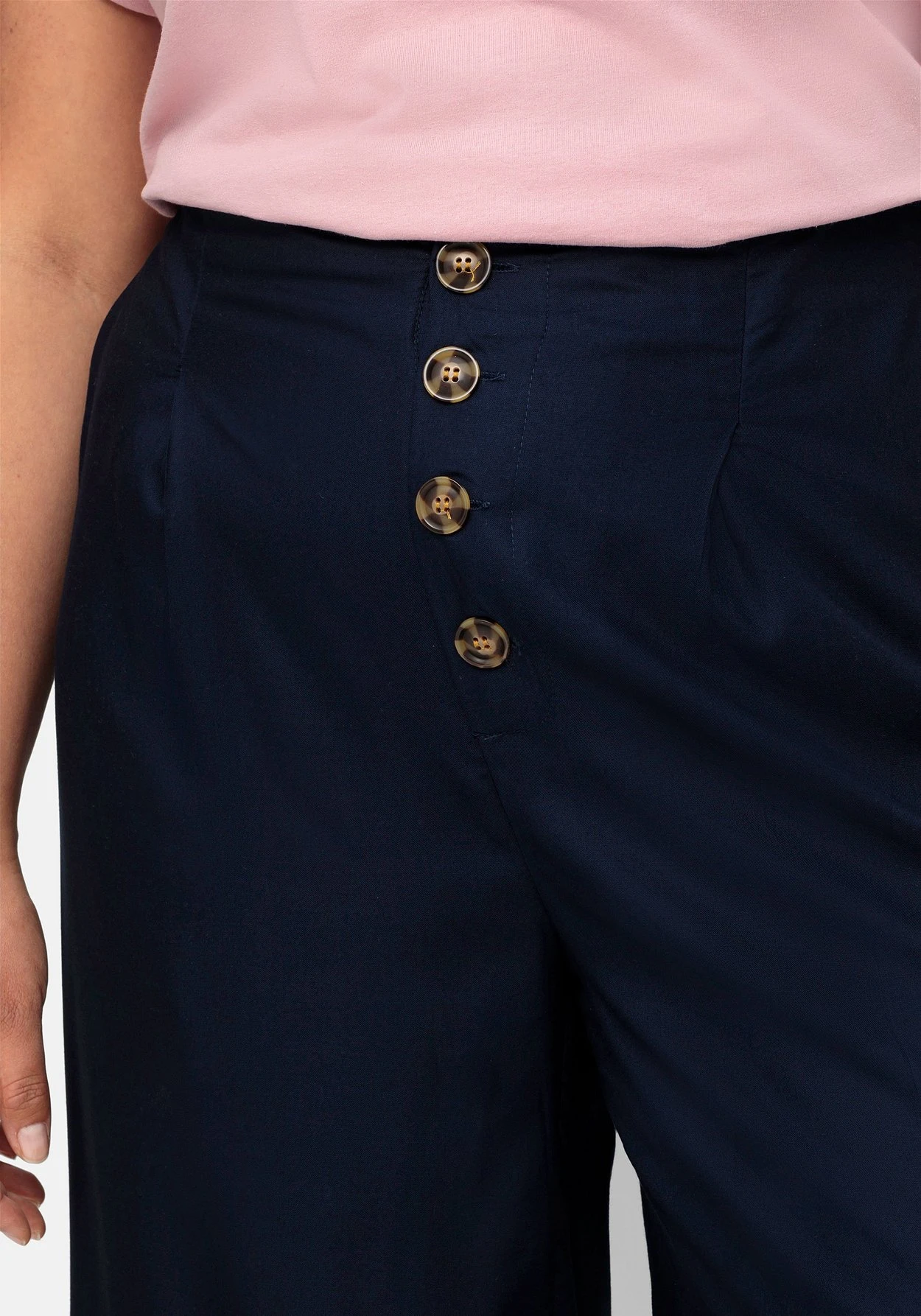 Sheego Culotte In 7/8-Länge Mit Deko-Knöpfen 8 Sheego Culotte In 7/8-Länge Mit Deko-Knöpfen – Bild 6