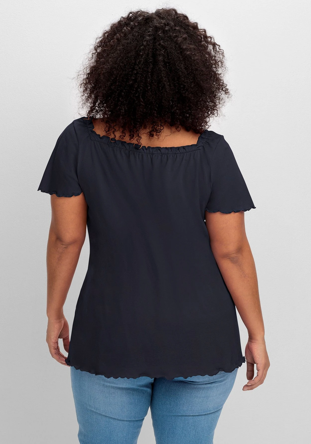 Jerseyshirt Mit Gerüschtem Karree-Ausschnitt 4 Jerseyshirt Mit Gerüschtem Karree-Ausschnitt – Bild 2